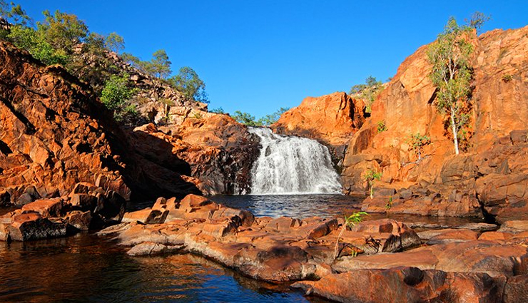 natural wonders in australia,australia,great barrier reef,12 apostles,kakadu national park,shark bay,mackenzie falls,uluru