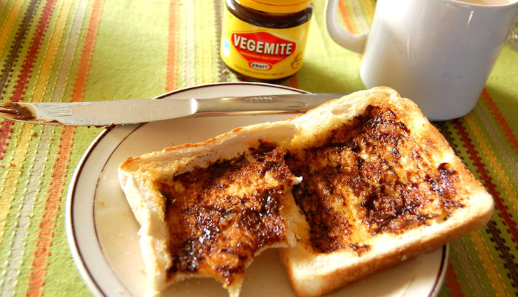 australia,food to try in australia,lamingtons,vegemite toast,fairy bread,chiko rolls,meat pie,pavlova