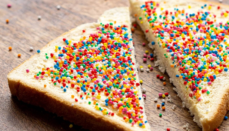 australia,food to try in australia,lamingtons,vegemite toast,fairy bread,chiko rolls,meat pie,pavlova