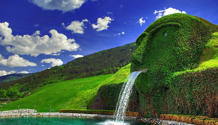 दुनिया की 5 सबसे अनोखी जगहें, जिन्हें देखकर होती है हैरानी most unique places,world famous places,startled surprise,the seven colors river,austria,swarovski face fountain,romania,rock sculpture,italy,giambologna sculptor,china,the bridge of immortals