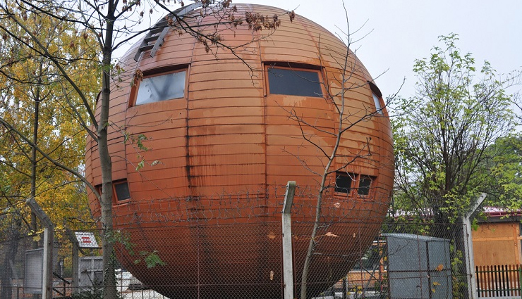 austria,unusual places to visit in austria,places to explore in austria,tourist attraction in austria,swarovski kristallwelten,starkenberger beer pools,narrenturm,globe museum,republic of kugelmugel,linzer grottenbahn