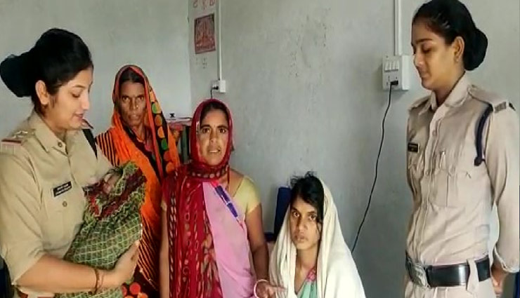 गर्भवती को ले जा रहा थे अस्पताल, बाढ़ में फंसे, एसआई और कॉन्स्टेबल ने ऑटो में कराई डिलीवरी 
