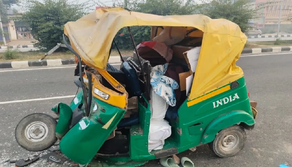 भदोही में ऑटो-ट्रक भिड़ंत, चार घायल; 3 की हालत गंभीर, बीएचयू ट्रॉमा सेंटर रेफर