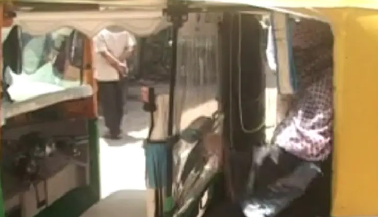 coronavirus,auto driver,ambulance,gujarat,hindi news