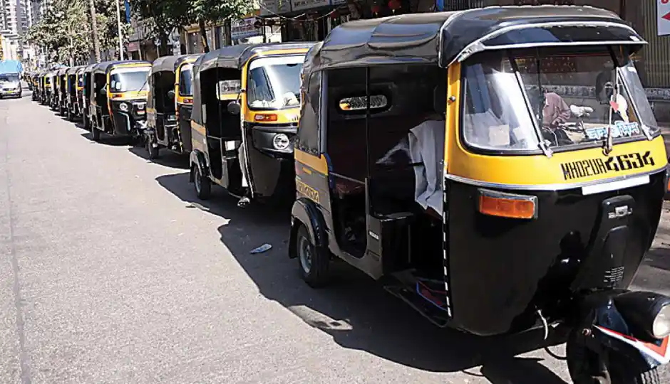 मुंबई में चौंकाने वाली घटना, ऑटो रिक्शा में फंदे से लटका मिला 35 वर्षीय युवक; पत्नी से पहले ही जताई थी आत्महत्या की बात