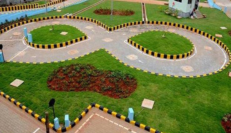 जयपुर : ऑटोमेटेड ड्राइविंग ट्रैक पर भी धांधली, बिचौलियों की गाड़ियां ही हो रही पास