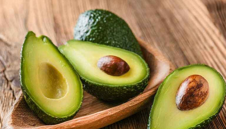 healthy hair,eggs,spinach and other leafy greens,citrus fruits,fatty fish and nuts,whole grains,carrots,avocado,blueberries,food for healthy hair,hair care tips,beauty tips