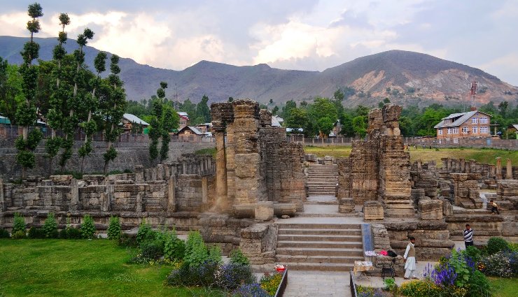 pahalgam tourist places,best places to visit in pahalgam,pahalgam sightseeing,pahalgam travel guide,betaab valley,aru valley,sheshnag lake,tulian lake,kolahoi glacier trek,pahalgam golf course,mamleshwar temple,chandanwari,avantipur temple,sinthan top,things to do in pahalgam