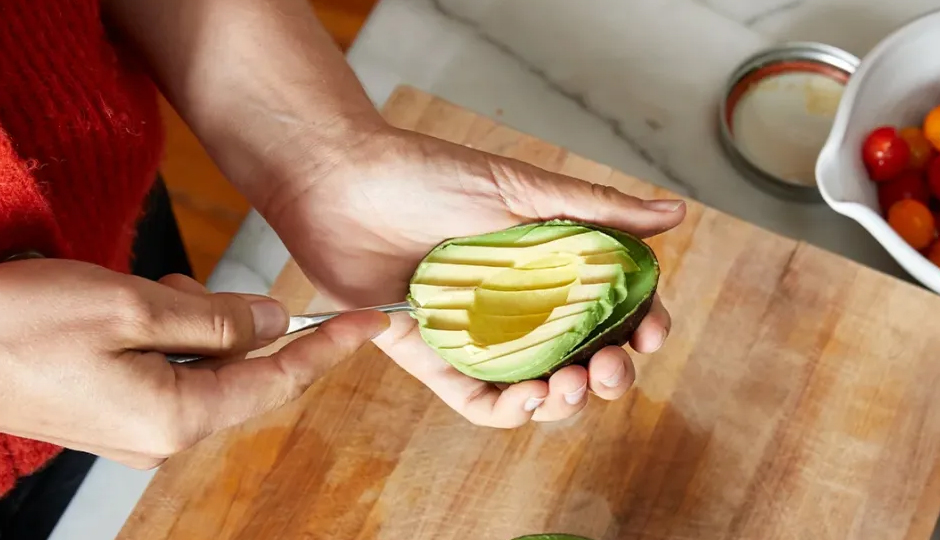 12 Amazing Benefits of Avocado for Skin and Hair