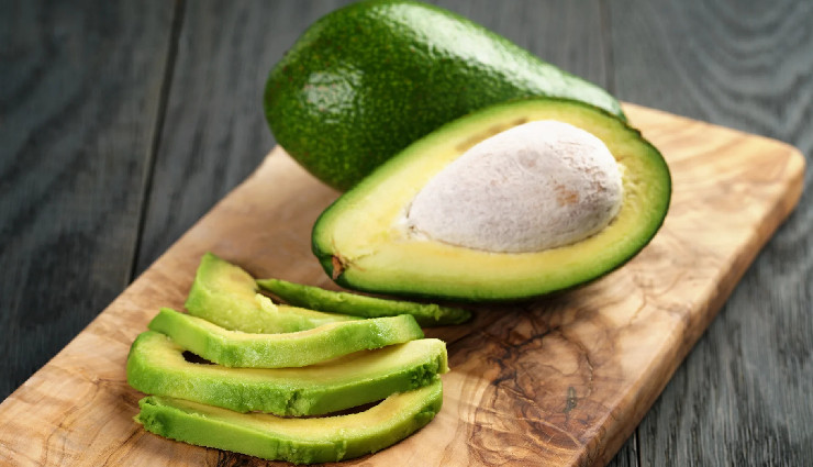 diy avocado skincare,avocado for winter skin,homemade avocado masks,avocado moisturizer,natural exfoliating scrub,avocado face pack,avocado benefits for skin,hydrating face masks,skin brightening with avocado,avocado under-eye treatment
