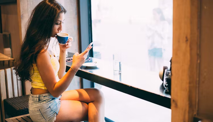 early dating texting rules,texting etiquette in early dating,how often to text when dating,texting tips for new relationships,texting dos and donts in dating,healthy texting habits,early stages of dating communication,when to text during early dating,overtexting in dating,texting rules for new couples,texting frequency when dating,balance texting and dating,mutual texting effort,first dating text tips,how to text in a new relationship