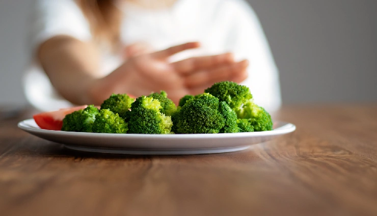 bad skin habits,habits that damage skin,glowing skin tips,skincare routine mistakes,unhealthy lifestyle and skin,radiant skin habits,skin care tips for glowing skin,common skin mistakes,daily habits for healthy skin,eliminate bad skin routines