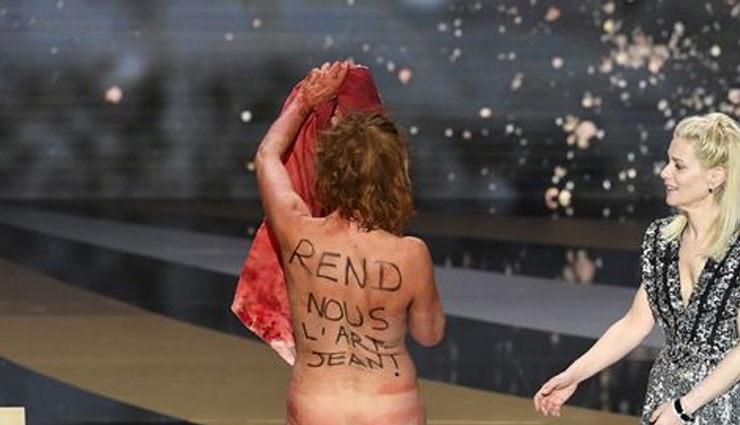 corinne masiero protest,award function,naked,hindi news