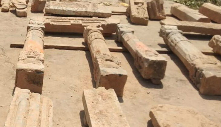 राम मंदिर निर्माण / जमीन समतल करने के दौरान खुदाई में मिली देवी-देवताओं की खंडित मूर्तियां