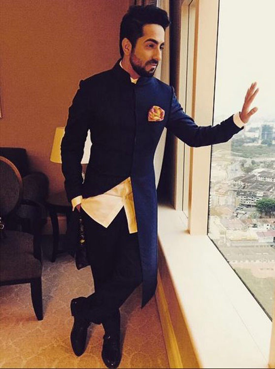 celebs dressing sense,dressing style of celebs,bollywood celebs,virat kohli,shahrukh khan,varun dhawan,tiger shroff,shahid kapoor,ayushman khurana,arjun kapoor,diljit dosanjh,sushant singh,ranbir kapoor