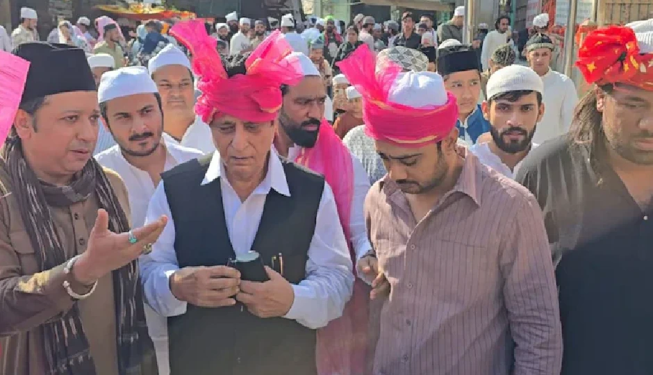 लड़ाई अभी खत्म नहीं हुई, आजम खान का अजमेर दरगाह में छलका दर्द