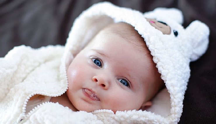 सर्दियों में नवजात शिशु की सुरक्षा के लिए अपनाएं ये 8 उपाय, बढ़ाएं उनकी रोग प्रतिरोधक क्षमता increase immunity measures,protect newborn in winter,winter newborn care,boost infant immunity,winter health tips for babies,newborn disease prevention,winter care for infants,baby immune system boost,protect baby from winter illnesses,winter health tips for newborns