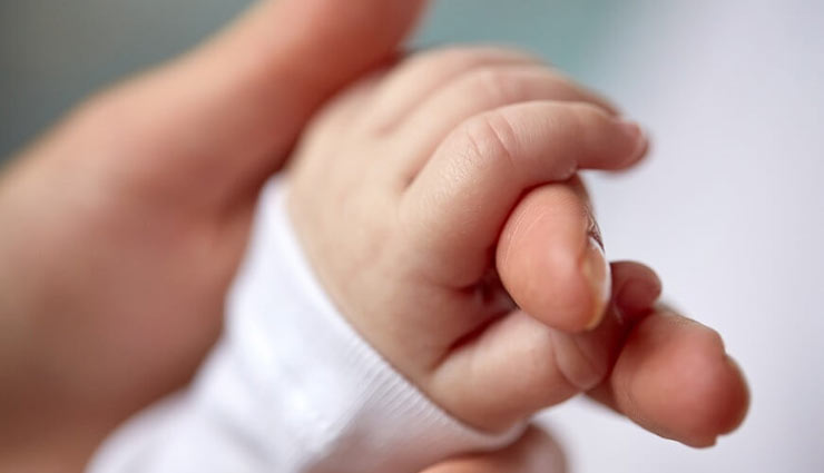 five-month-old boy died,fight between parents,delhi