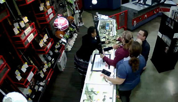 child,shop,manager,weird news in hindi