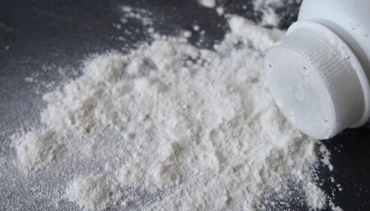 uses of baby powder,beauty hacks from baby powder,beauty tips,beauty hacks,hair care tips,skin care tips