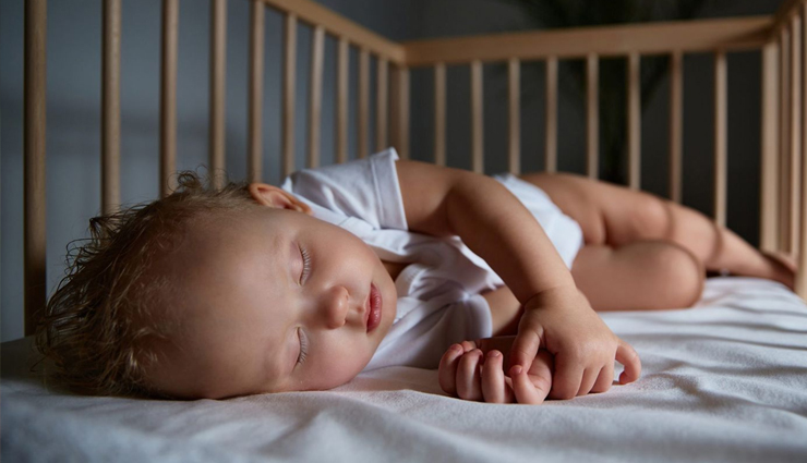 सर्दियों में नवजात शिशु की सुरक्षा के लिए अपनाएं ये 8 उपाय, बढ़ाएं उनकी रोग प्रतिरोधक क्षमता increase immunity measures,protect newborn in winter,winter newborn care,boost infant immunity,winter health tips for babies,newborn disease prevention,winter care for infants,baby immune system boost,protect baby from winter illnesses,winter health tips for newborns