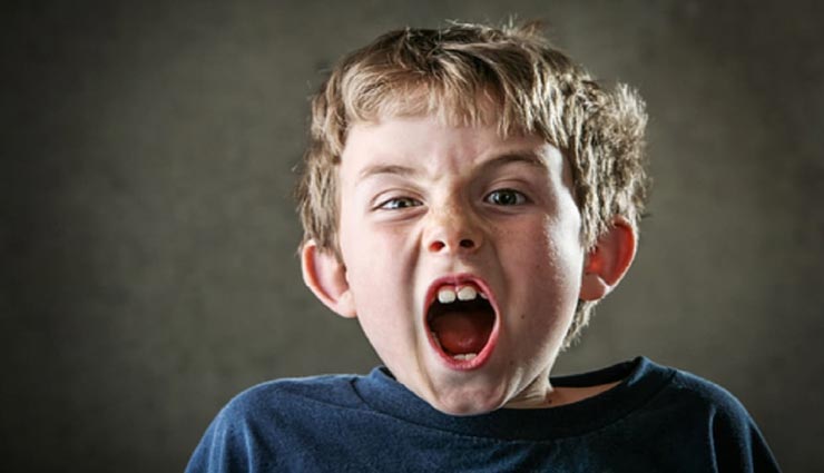 बच्चों के चिडचिडा होने का कारण बनती है पेरेंट्स की ये गलतियाँ, जानें और इनमें सुधार करें