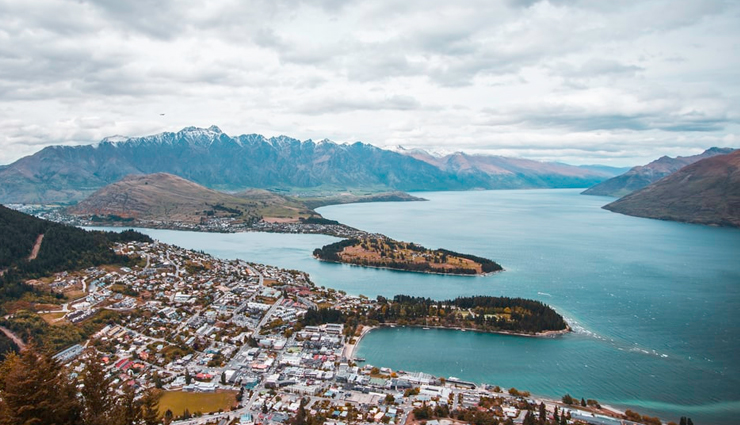 bachelorette party,places for bachelorette party,reykjavik,iceland,berlin,germany,montreal,canada,queenstown,new zealand,amsterdam,netherlands,cancun,mexico