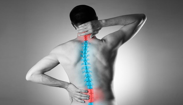 इन 7 लक्षणों से पता लगाए कि पीठ दर्द सामान्य है या किडनी के कारण, जानें और समझें