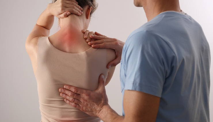 heart attack symptoms in women,early signs of heart attack,heart disease awareness,warning signs of heart attack,female heart attack signs,subtle heart attack symptoms,chest pain in women,health risks for women,heart health tips,heart attack prevention