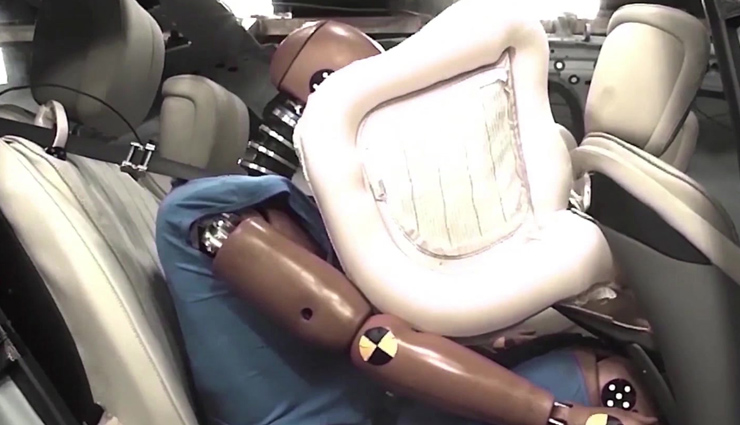 भारत में 10 में से 7 लोग कार में सवारी करते वक्त करते हैं ये गलती, जानें सीट बेल्ट और एयरबैग का आपस में क्या है कनेक्शन? survey,seat belt,rear seat belt