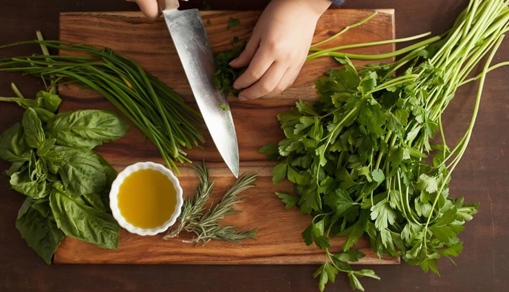 acv solution,fennel mouthwash,fenugreek mouthwash,cardamom tea,chewing parsley,bad breath,home remedies,home remedies to treat bad breath,Health tips,fitness tips