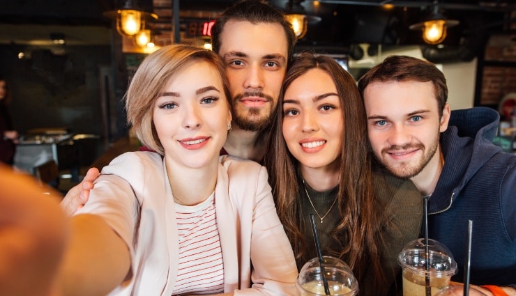 10 Bad Friendship Signs To Spot So You Can Drop Them ASAP