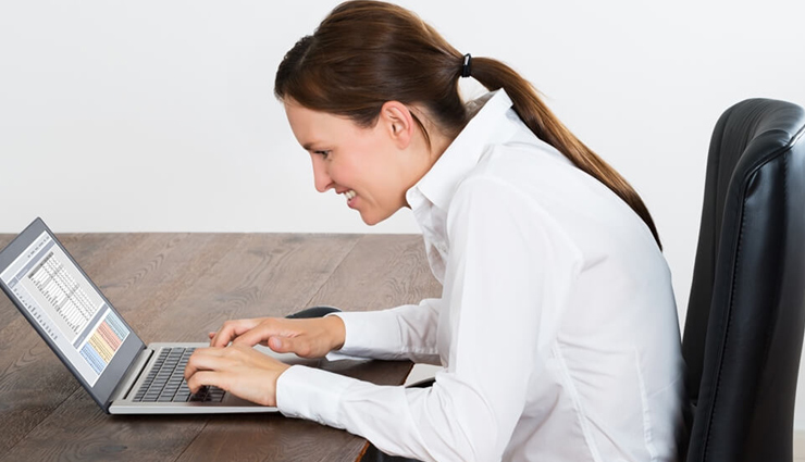 देर तक कुर्सी पर बैठकर काम करना पहुंचा सकता है अस्पताल के बेड पर, हो सकती हैं ये बीमारियां risks of prolonged sitting,health effects of sedentary work,sitting-related health problems,impact of extended sitting on health,dangers of sitting for long hours,sedentary lifestyle and health risks,sitting-induced diseases,consequences of prolonged sitting,sitting at work and health concerns,health hazards of prolonged sitting