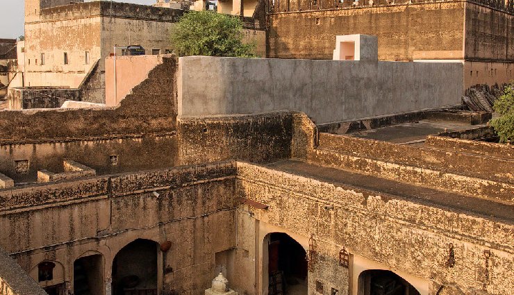 jhunjhunu,rajasthan,shekhawati,havelis,frescoes,rani sati temple,khetri mahal,modi haveli,mandawa,badalgarh fort,nawalgarh,tibrewala haveli,ganeriwala haveli,alsisar mahal,sun temple,indian heritage,indian culture,historical sites,tourist attractions,travel destinations