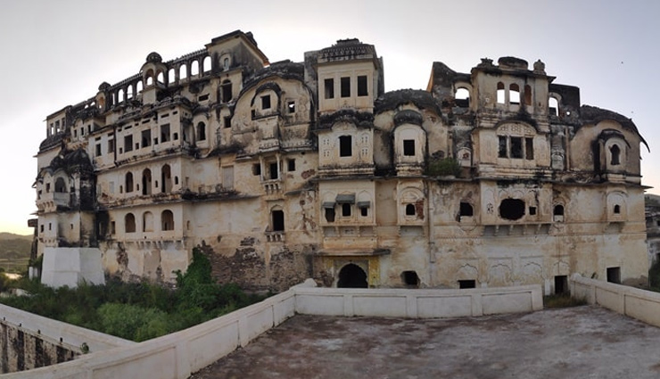 places to visit in bhilwara,bhilwara tourist attractions,historical places in bhilwara,bhilwara rajasthan sightseeing,best places to explore in bhilwara,bhilwara travel guide,bhilwara cultural spots,bhilwara historical forts,bhilwara temples,bhilwara natural beauty