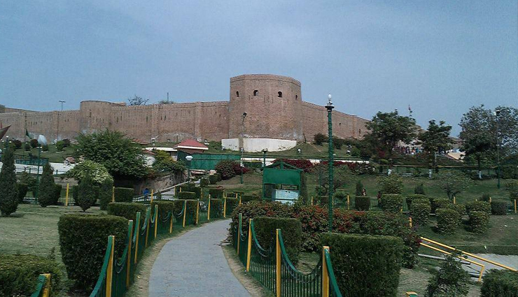 jammu and kashmir,beautiful places to visit in jammu and kashmir,jammu kashmir tourism,tourist places in jammu kashmir,travel,holidays,travel guide