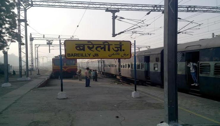 उत्तरप्रदेश : नहीं चढ़ पाई पत्नी तो चलती ट्रेन से पति ने बच्चों के साथ प्लेटफार्म पर लगा दी छलांग