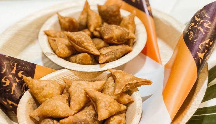 local foods maldives,maldivian cuisine,maldivian breakfast,mashuni,garudhiya,maldivian soup,mas huni,bis keemiya,maldivian pastries,bajiya,rihaakuru,maldivian lobster,havaadhulee bis,saagu bondibai,kulhi boakibaa,maldivian desserts,maldivian seafood,maldivian street food,maldivian culture,maldives food guide