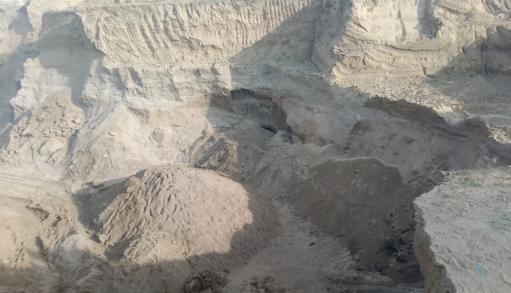 दौसा : बजरी के अवैध खनन के दौरान ढही पाल, दबने से 2 की मौत, पुलिस ने जांच के लिए रोकी शव यात्रा