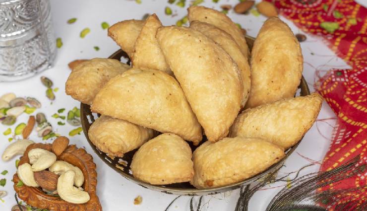 baked gujiya recipe,healthy holi recipes,baked gujiya for holi,gujiya recipe without frying,baked holi sweets,holi special baked gujiya,gujiya recipe for health-conscious,easy baked gujiya recipe,baked gujiya step-by-step guide,gujiya recipe without oil
