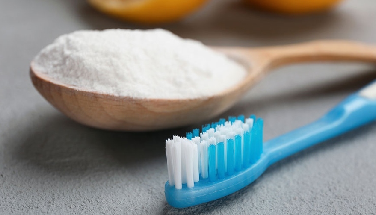 white-coated tongue,causes of white tongue,tongue health,oral hygiene tips,natural remedies for white tongue,dehydration tongue symptoms,oral thrush,dry mouth causes,how to clean tongue,pink healthy tongue,tongue infection signs,bacteria on tongue,home remedies white tongue