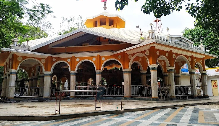 not to miss attractions in jamnagar,top places jamnagar,jamnagar tourism,lakhota lake,marine national park,bala hanuman temple,pratap vilas palace,khijadiya bird sanctuary,pirotan island,darbargadh palace,ratan bai masjid,willingdon crescent,bohra hajira,jamnagar travel guide,things to do in jamnagar,best places in jamnagar