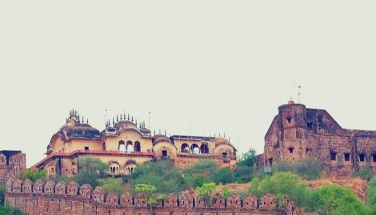 आखिर क्यों कहा जाता हैं भारत के इस किले को कुंवारा, जानें इसके रहस्य weird news,weird information,bala quila,alwar fort of rajasthan,mysterious place