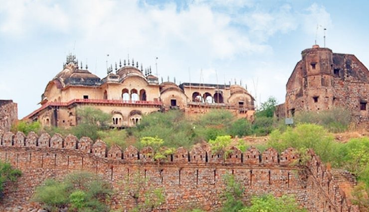 alwar tourist places,best places to visit in alwar,weekend getaway in alwar,alwar travel guide,sariska tiger reserve safari,bala quila fort history,siliserh lake boating,neelkanth mahadev temple alwar,kankwari fort mughal history,garbhaji waterfall alwar,pandupol hanuman temple mythological significance,bhangarh fort haunted stories,rajasthan travel destinations,must-visit places in alwar,alwar sightseeing attractions