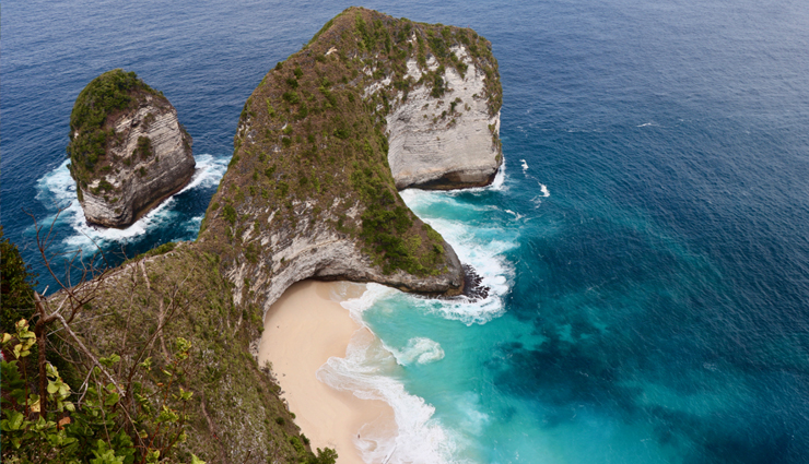 beautiful tropical island,best tropical island,the seychelles,the maldives,ko lipe,bali and the gili islands,fiji,tahiti,big island hawaii,the cook islands,curacao,the perhentian islands,travel,holidays,travel guide,travel tips