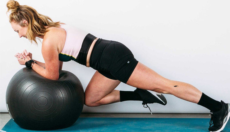 8 Effective Ball Exercises for Toned Abs