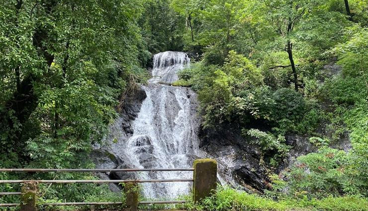 goa waterfalls,best waterfalls in goa,dudhsagar waterfall goa,beautiful waterfalls in goa,top waterfalls in goa,must-visit waterfalls goa,goa nature spots,goa trekking waterfalls,goa waterfall tour,goa hidden waterfalls,kesarval waterfall,tambdi surla waterfall,bamanbudo waterfall,kuskem waterfall,arvalem waterfall,charavane waterfall.