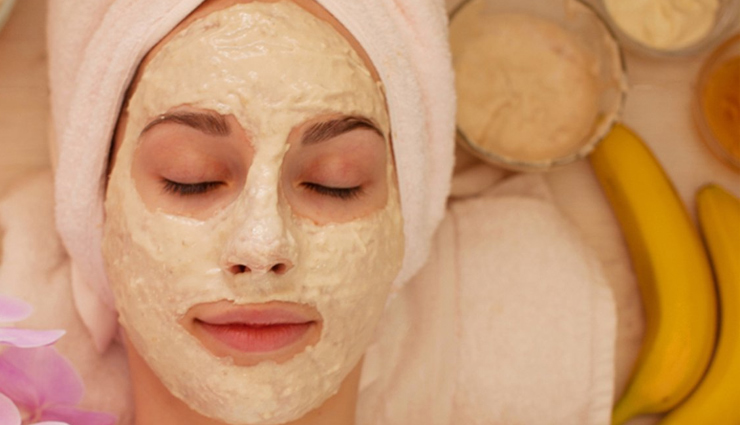 beauty benefits of bananas,banana moisturizes skin,banana conditions hair,banana softens heels,banana reduces eye puffiness,banana whitens teeth,beauty hacks,simple beauty tips,beauty tips