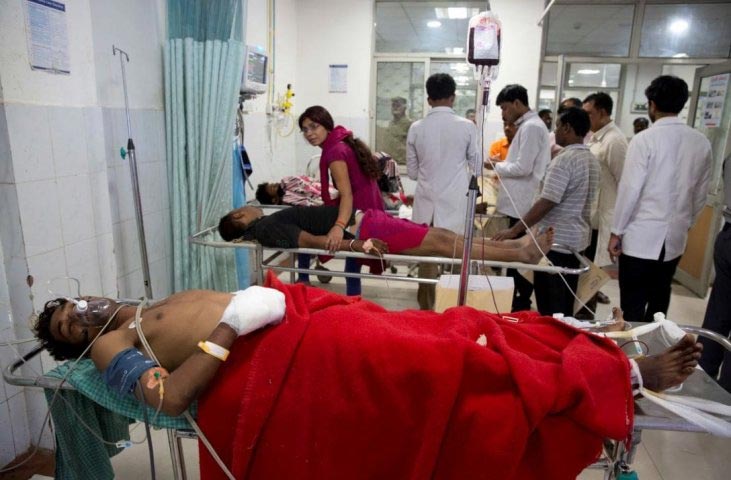 varanasi bridge collapse,accident photos