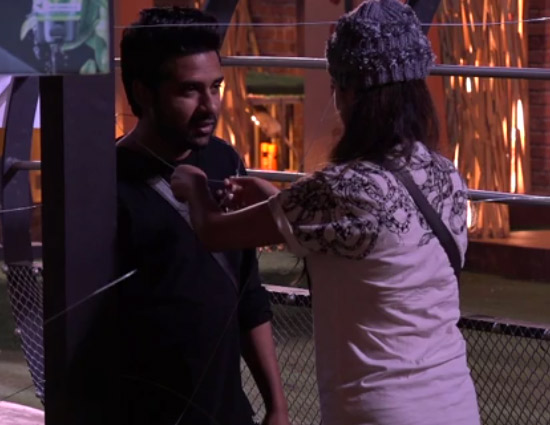 Bigg Bos 11- Bandagi Threatens To Commit Suicide in The House